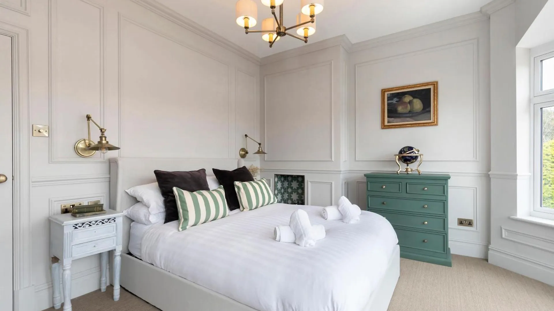 Luxury 6 Bedroom Period Home With Sauna And Gym Cheltenham Villa