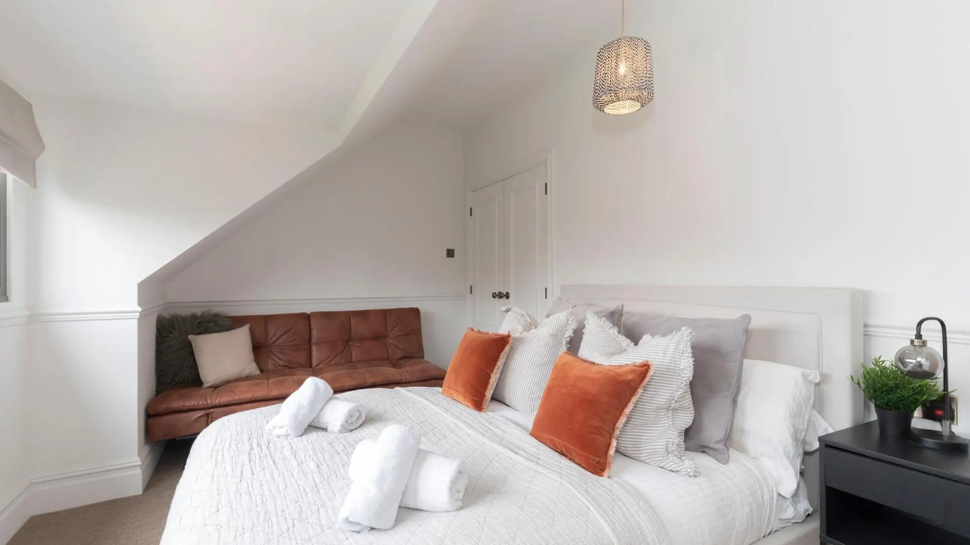 Luxury 6 Bedroom Period Home With Sauna And Gym Cheltenham 0*,