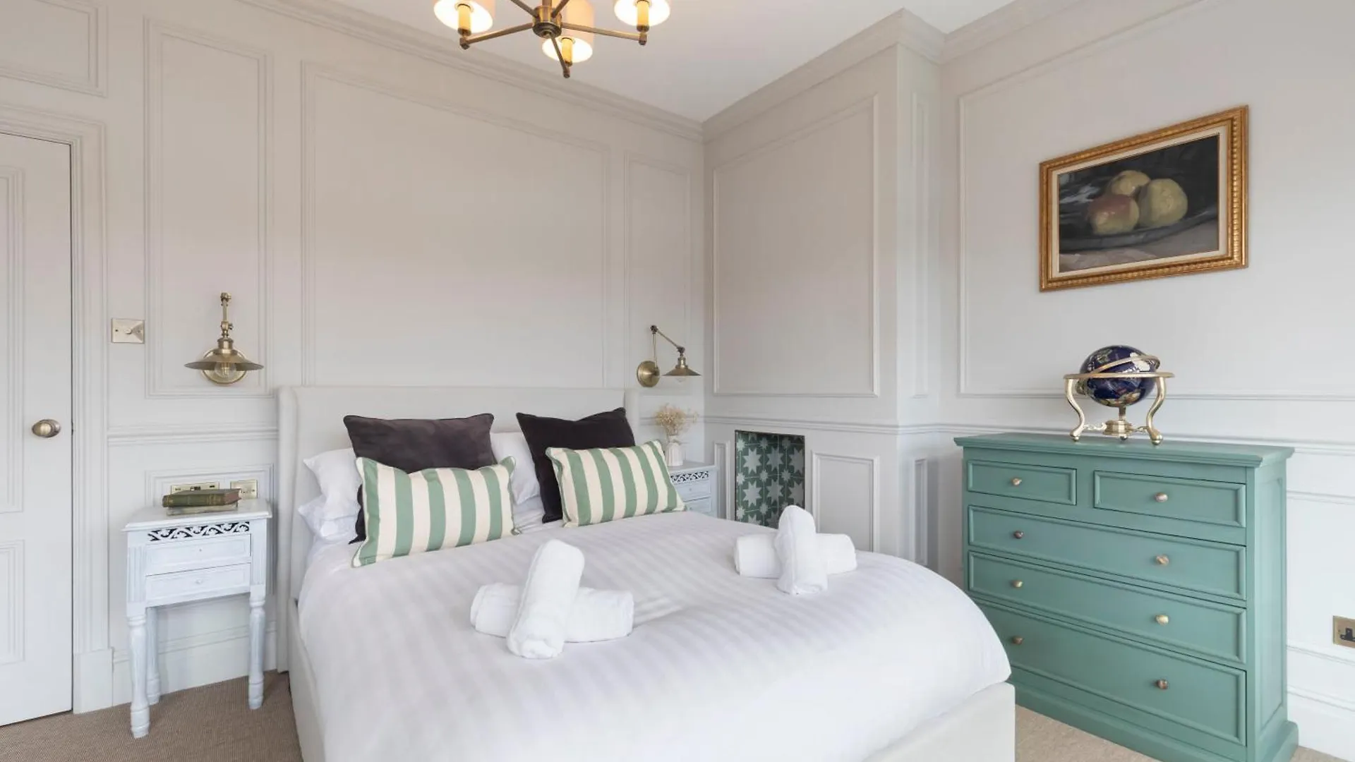 Luxury 6 Bedroom Period Home With Sauna And Gym Cheltenham Villa