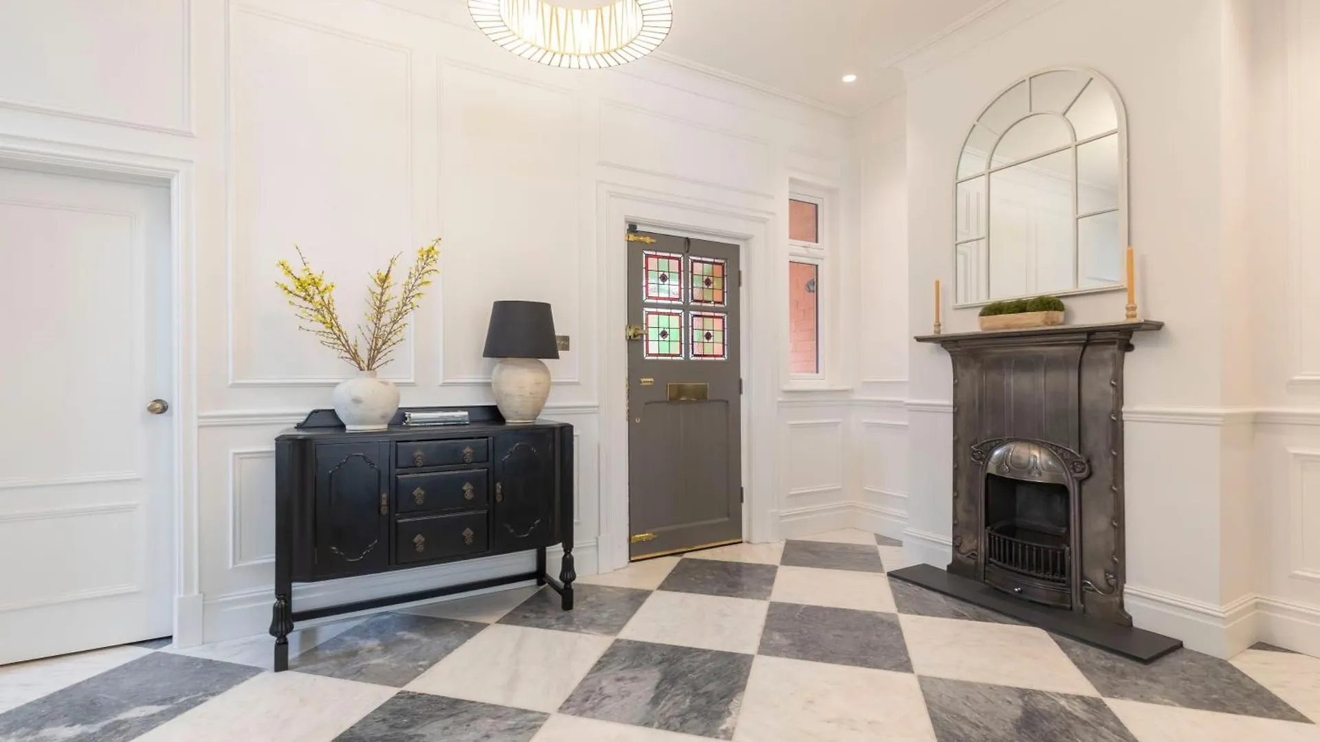 Villa Luxury 6 Bedroom Period Home With Sauna And Gym Cheltenham